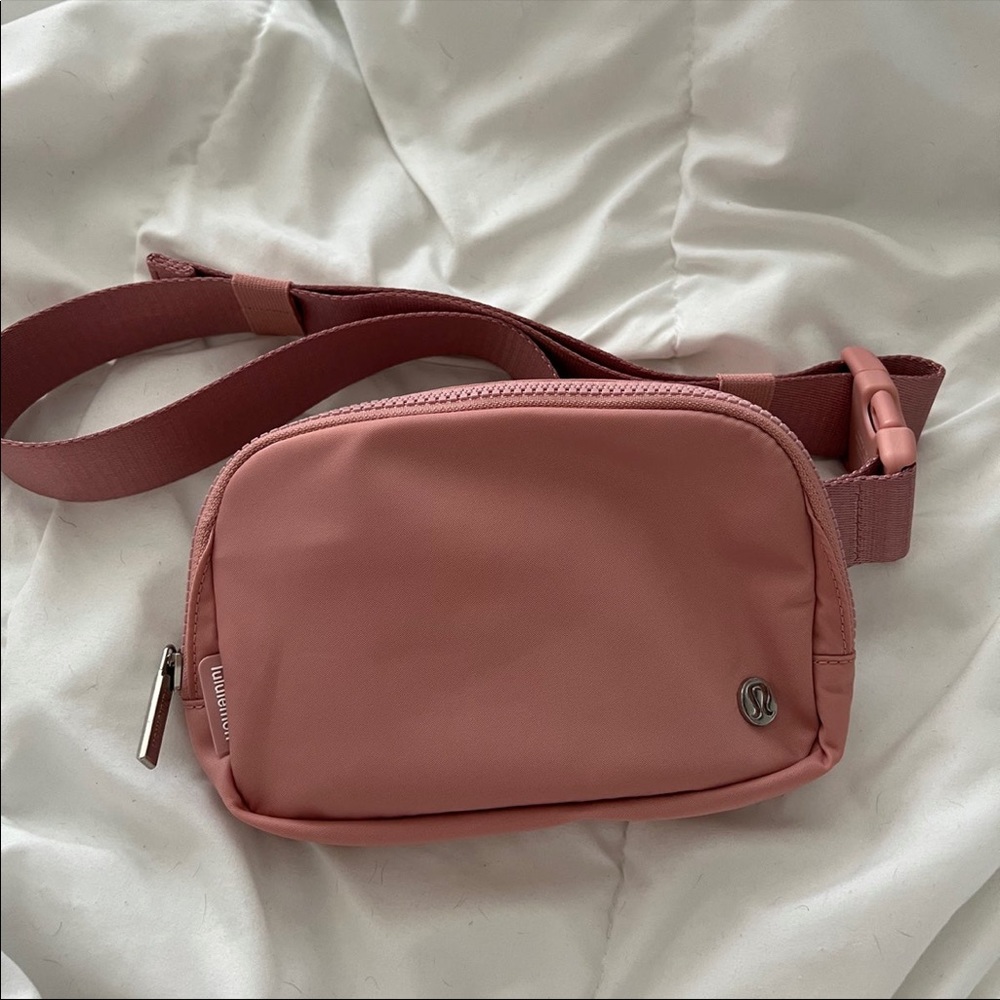Lululemon Everywhere Belt Bag